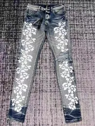 Neue Herrenjeans im Designer-Stil mit Blumendruck, lässige Jeans, bequem und vielseitig