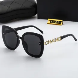 Designerskie okulary przeciwsłoneczne dla kobiet i mężczyzn Fashion Model Special UV 400 Protection Letter Leg Double Beam Frame Outdoor Brands Design Alloy Top Cyclone Sunglasses 505