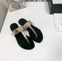 Pantofole firmate a forma di T Sandali in pelle nera Pantofole da spiaggia firmate classiche resistenti all'usura Infradito con fondo piatto di moda di alta qualità Con scatola originale