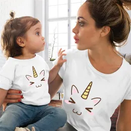 Family Matching Outfits Eye Lashes Red Lips Print Women and Kids T-shirt Funny Summer Mother and Daughter Clothes Casual Tshirt 20220903 E3