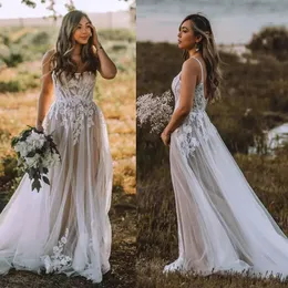 En strand sexig illussion linje bröllopsklänningar 2023 vit spaghetti rem pärla spets brud klänning rygglösa sommarrockar vestidos de novia