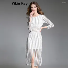 Casual jurken Yilin Kay 2022 Hoog getailleerde kant met lange mouwen jurk met lange mouwen.