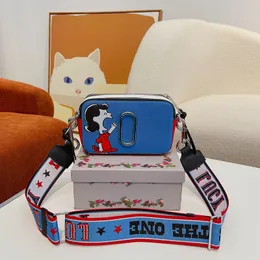 Cartoon CrossBody-väskor Dam Axelväska 5A Kvalitet två dragkedjor Classicflap Handväskor Handväskor Hårdvara Interiör brev Ficka grön Kohud Mini Clutch Plånböcker