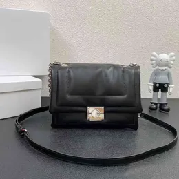 Luxury axelpåsar kedja crossbody väska designer handväskor kvinnor kohude vadderad väska korskroppskoppling lady purses 220902