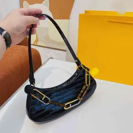 Kvällspåsar axeldesigner underarmsäck kvinnor baguette mönster läder handväskor dumpling purses 220704