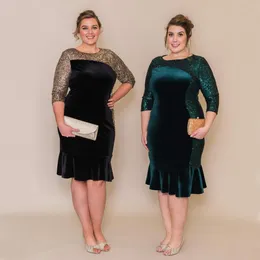 Glitzernde Plus-Size-Kleider für die Brautmutter, Juwel-Ausschnitt, Abendkleider aus Samt mit Pailletten, langen Ärmeln, knielang, Meerjungfrau-Kleid für Hochzeitsgäste