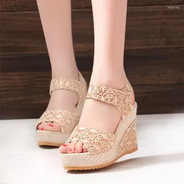 Sandali con tacco alto con zeppa in mesh bocca di pesce scarpe fresche da donna 2022 versione estiva coreana abbigliamento esterno tutto-fiammifero pan di spagna spesso Bo