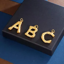 Colares pendentes A-Z Big Letters Script Nome do script Inicial Colar de alfabetismo inicial Letra de metal exagerada Letra de ouro Charm de corrente de ouro