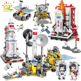 Blocchi HUIQIBAO Stazione Spaziale V Rocket Building City Shuttle Satellite Astronauta Figura Uomo Mattoni Set Giocattoli per bambini Regalo 220902