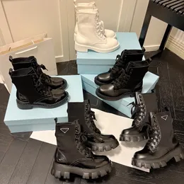 부츠 발목 여성 디자이너 Rois Martin Boots와 Nylon Boot Military Inspired Combat Bouch with bags Black White