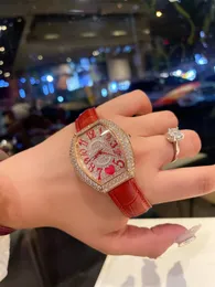 ファッションの女性クォーツナンバーウォッチフルダイヤモンドワインバレルリストウォッチ紫本物の革サファイア時計レディース幾何学的な赤いハートシェイプ時計