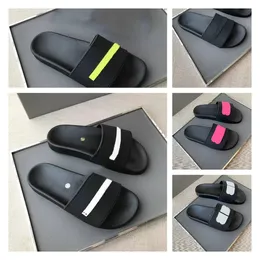 Designer glider tofflor för män kvinnor sandaler brev lättnad paris svart vit röda lägenheter botten skjutreglage sommar pool badrum strandskor loafe