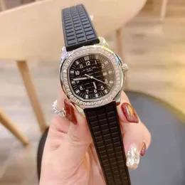 2023 Luxury Designer Men's Watches Mechanical Mens Square Series Diamond Inlaid and Women's Fashion Classic Silicone QXEK Wristwatches