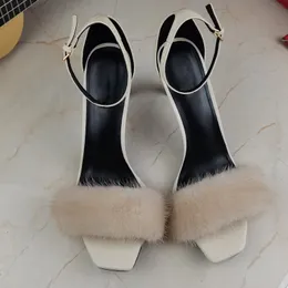 2022 Lady Sheepskin Leather Ladies Sandals 8.5 cm High Heel Shoes Mink Hair Buckle Open Toe Peep-Toe Europe and America Catwalk Wedding Party Storlek 34-42 med l￥da