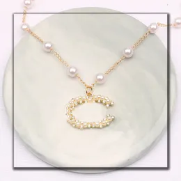 Роскошные бренд дизайнерские буквы подвесной ожерелья 18K Золото покрыта хрустальным жемчужным страном Choker Chain для женщин свадебная вечеринка ювелирные аксессуары подарки