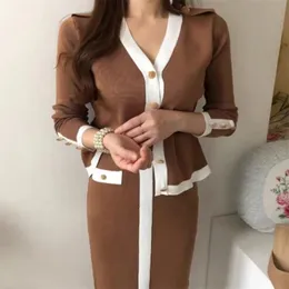 فستان من قطعتين من الخريف شتاء تنورة متبكية مجموعة نساء كوري أنيقة التباين لون Vneck Cardigan Slim Fit Long Midi تنانير المزاج بدلة 220906