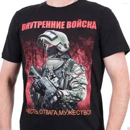T-shirt da uomo T-shirt "VV Fighter" delle truppe interne russe. Immagine a colori su dimensione nera