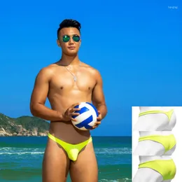 Мужские шорты флуоресцентный желто -зеленый сексуальный сплоченные с низкой талией купальные костюмы наполовину упаковка купания бедра 2022 гей -мужские пляжные плавки купание костюмы костюмы