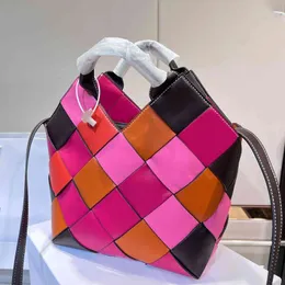 Schoudertassen hoge capaciteit bakken kleurrijke designer handtas vrouwen geweven mand strand emmer crossbody tassen shoppers tassen 230325