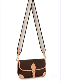 Lyxkvalitet Lyxkvalitet Designers v￤ska liten Diane Flap Bag Womens Real Leather Canvas Qulited Handbag Crossbody Shoulder Bruna P￥sar broderade remmar