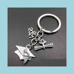 Keychains 2021 졸업식 키 체인 졸업 증명서 기념품 학사 모자 수업 배지 키 체인 선물 드롭 배달 FA DHF8Y