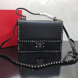 Cowhide Messenger Bag Ladies Flap Shoulder Handbag Iconic Rivets Outline Fine Trim 2compartments 1central Zipper Pocket 2022 quality