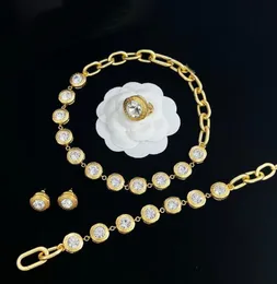 Luxurious Women White Resin Crystal Necklaces Bracelet Earring Rings Hairpin Set Banshee Medusa Portrait 18K Gold Plated New Designed Designer Jewelry VV-231