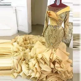 2023 Gold Ruffles Mermaid Prom Dresses Sheer Neck Appliciques Pärlor Tiered Puffy Bottom Plus Size Size Doning Aso Ebi Party Dress