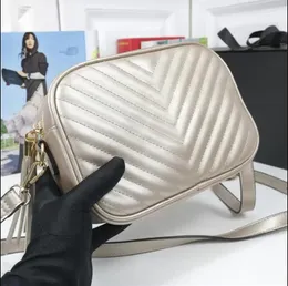 حقيبة يد ذهبية للنساء حقائب مصممين Luxurys 2021 6 ألوان غير رسمية للسفر شرابة حقيبة مربعة صغيرة مادة البولي يوريثان محفظة حقيبة كتف عصرية