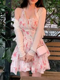 Повседневные платья 2 куски набор женщин с цветочной мини -блузкой корейская модная костюма сладкая одежда сексуальная вечеринка пляж 2022 лето