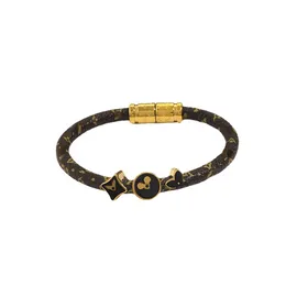 Pulseira de grife feminina Bracelete de grife com letras de joias Couro sintético Banhado a ouro 18K Pulseira de aço inoxidável para mulheres Presentes de casamento Acessórios