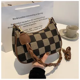 HBP Net red retro checkerboard ladies underarm bag fashion wallet 2023 autumn winter new trendy all-match one-shoulder messenger texture commuter bag