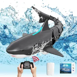 Electricrc Animals Sinovan Funny RC Shark Whale Spray Water 24 GHz Fjärrkontroll Vattentät RC -båt med lätta elektriska leksaker för barn pojkar gåva 220913