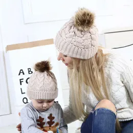 Berets Parent-Child Beanie Cap With Faux Fur Pom Winter2Pcs Mother Kid Skull Warm Soft Comfort Cable Knit Chunky Trendy Hats