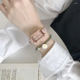 Нарученные часы классические роменные цифровые ретро -женские женские кварцевые смотрят кожа
