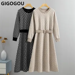 Casual Dresses Gigogou Luxury Jacquard Women Long Knit Sweater Chic Autumn Winter En linje med Belt Pleated Maxi Midi Party 220913