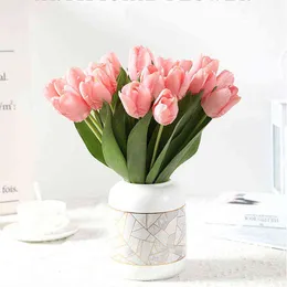 Faux Floral Greenery 125pcs Jedwabny Tulip Wysokiej jakości sztuczne kwiaty 35 cm Fałszywa roślina bukiet domowy Dekoracja ślubna Akcesoria Bożego Narodzenia J220906