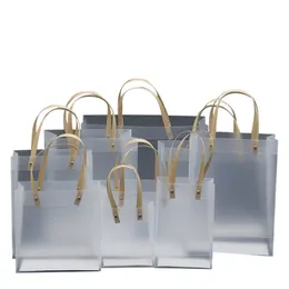 Geschenkpapier 10/30 Stück kundenspezifische transparente PVC-Geschenktüten mit Griffen durchsichtige Einkaufstasche aus gefrostetem PP-Kunststoff Einkaufstasche Kleidung Getränkeverpackung 220913