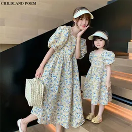 Passende Familien-Outfits, Mutter-Tochter-Kleider, Sommer-Familien-passende Kleidung, floraler Familien-Look, Mama und ich-Kleidung, Mutter-Tochter-Mädchen-Kleid-Outfits 220914