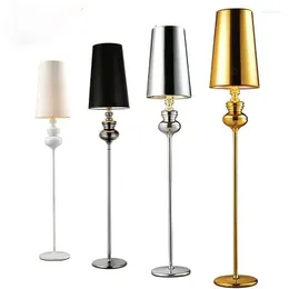 Golvlampor Postmodern Spanish Guard Lamp Neoclassical Bedroom vardagsrum Led Standing Fashion Study Apartment Simple