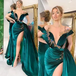 2022 Yeni yeşil illüzyon kadife balo elbiseleri derin v boyun gece elbiseleri kristaller yan bölünmüş kapak kolları ünlü kadınlar resmi parti pageant önlük