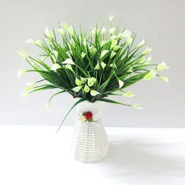 Flores decorativas Flor artificial Calla Lily Plastic Plant Decoração falsa para simulação de casamentos Grass verdes