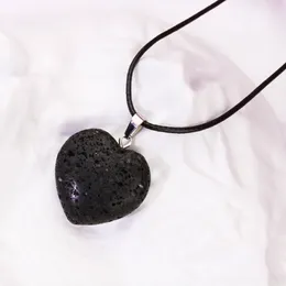 Collana con cuore in pietra lavica nera da 30 mm Aromaterapia Olio essenziale Diffusore di profumo Collane con ciondolo Gioielli da donna