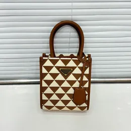 Womens Symbol RACKODODINE TOT TOTE BASS Triangular Plaid Vintage Strapp Uplecna Croce Pulnica Crovalpa Copia cosmetica Mini Borse di lusso 17x6x19 cm