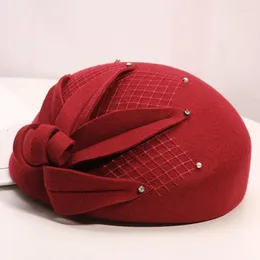 Berets 2022 damer oregelbundna pillbox cap mode cloche hattar kvinna kände beret party formell fedora ullhatt