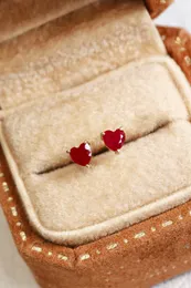 22090410 Diamondbox - Ruby Jewelry örhängen Ear Studs AU750 18K Guld 0.27CT Red Heart Gem Stones Gift Idea