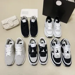 2024 Nuovo arrivato Paris Women 222a Black White Sneakers Scarpe Nylon and Suede Sneaker Girl Brands Designers Runner Running Trainer 22C Low