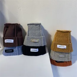Beanieskull Caps Korean Personality Flat Top Knit Beanies for Women Warm Skullies Beanies Winter Hats女性ファッションレターパッチ編み帽子220916