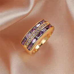 Eheringe Niedlicher männlicher lila Kristallstein-Ring 18KT Gelbgold Farbe groß für Männer Luxus-Quadrat-Zirkon-Verlobung