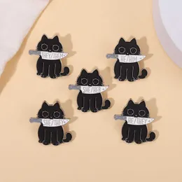 Söt Animal Cat Brosch Metal Badge Black Cat Hold Knife English Clothing Accessories Collar Pin -knapp